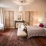 Townhouse Bed & Breakfast 4*
