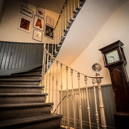 Townhouse فندق مبيت وإفطار