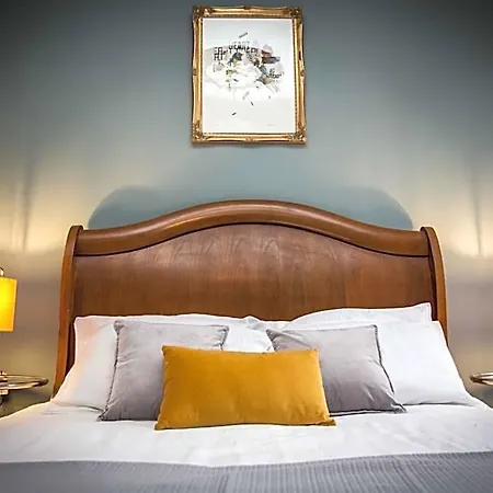 Townhouse Bed & Breakfast
